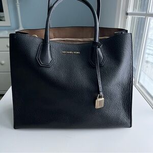 Michael Kors - Mercer Large Pebbled Leather Accordion Bag